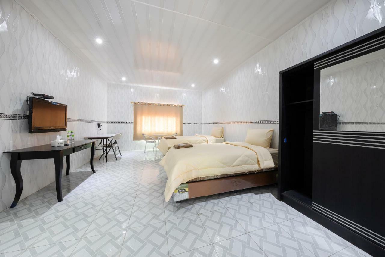 Mega Nasional Seaview Hotel Gunungsitoli Zewnętrze zdjęcie